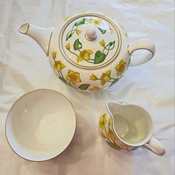 3 pc Wedgwood "King cup" pattern Teapot with Cream and Sugar. - Picture 7 of 15